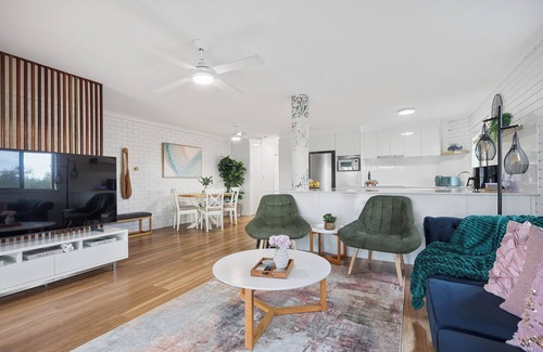 Maroochydore Apartment | Two bedroom river view unit with pool