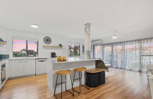 Maroochydore Apartment | Two bedroom river view unit with pool