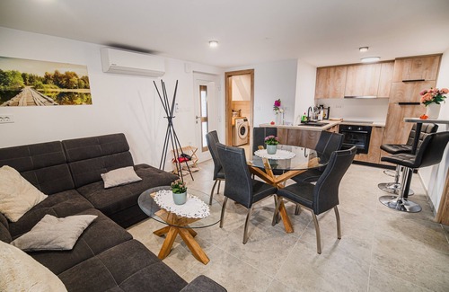 Bistrica ob Sotli Apartment | Two Bedroom Apartment Trta with Hot Tub