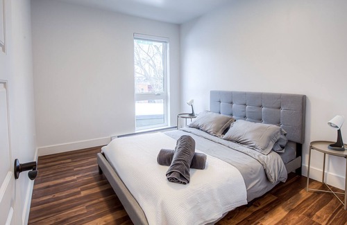 Pointe-Saint-Charles Apartment | Two bedroom with a view