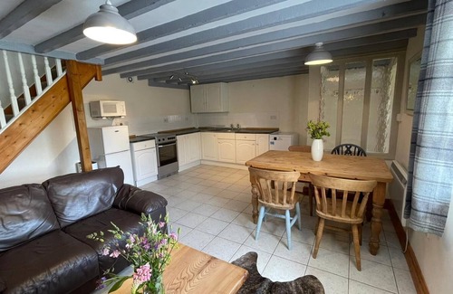 Tal-gareg Cottage | Two Floors Stone Cottage -The Hobble