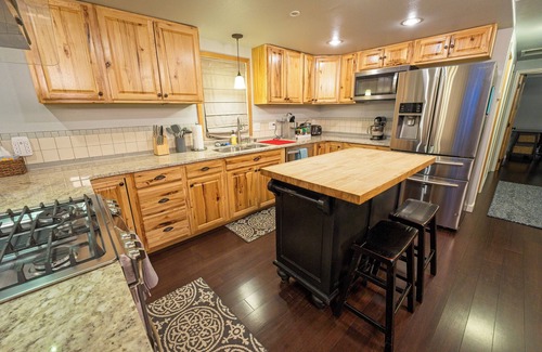 University Area House | Two FULL bath, two bedroom, full kitchen, free laundry, centrally located!