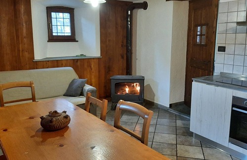 Chez Carral Cabin | TWO-ROOM BEDROOM CHAIR 100 m from trails and ski slopes