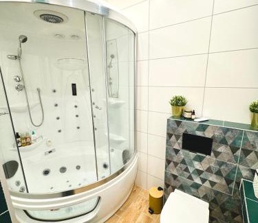 Nowa Huta Apartment | Twoje prywatne SPA - jacuzzi, sauna, tężnia solankowa