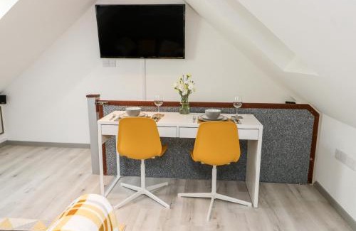 Beaumaris House | Ty Bach Twt