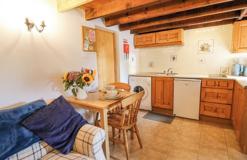 Llandysul Cottage | TY BACH TWT, romantic, with a garden in Cross Inn