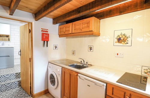 Llandysul Cottage | TY BACH TWT, romantic, with a garden in Cross Inn