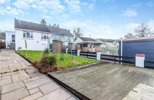 Seven Sisters House | Ty Cwtch