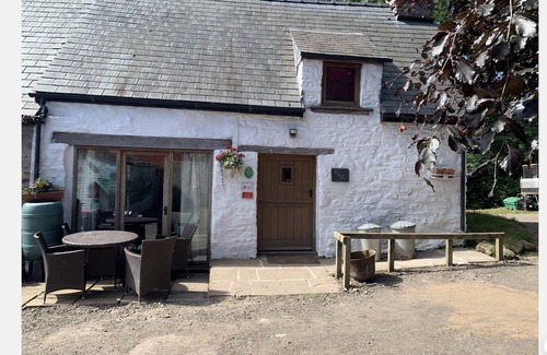 Llanfihangel Tal-y-llyn House | Ty Fferm Hen Coity Bach Farm, over looking Toal y fory