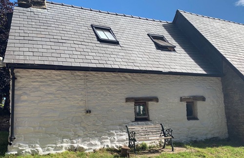 Llanfihangel Tal-y-llyn House | Ty Fferm Hen Coity Bach Farm, over looking Toal y fory