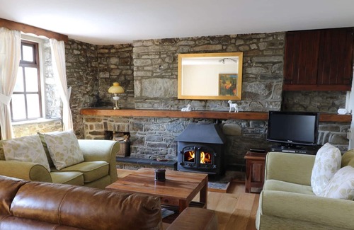 Mydroilin Cottage | TY FFYNNON, pet friendly, with open fire in New Quay