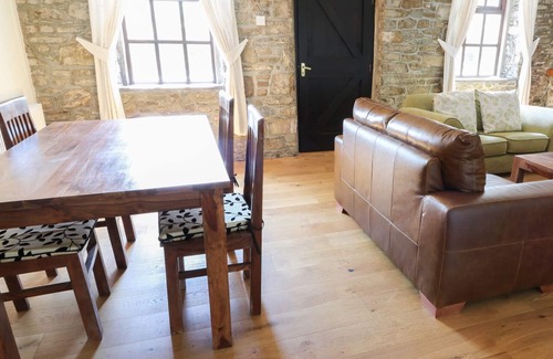 Mydroilin Cottage | TY FFYNNON, pet friendly, with open fire in New Quay