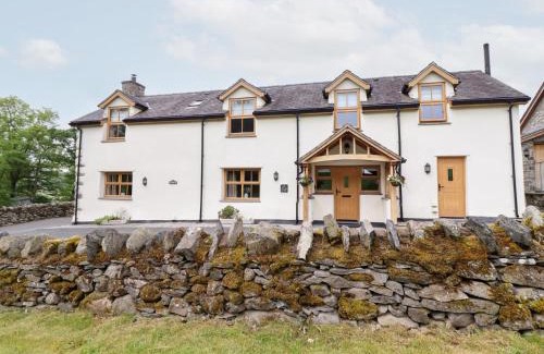 Cwmtirmynach House | Ty Gwyn