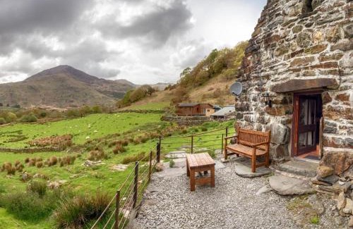 Beddgelert Apartment | Ty Hebog - Charmingly Restored 17th Century Grade II Listed Barn with Cosy Log Burner