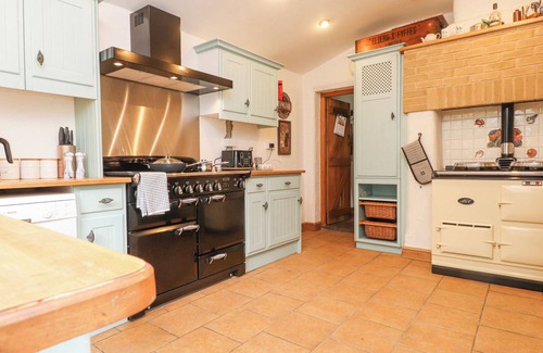 Garn Fadryn Cottage | TY'N PWLL FARM, pet friendly, character holiday cottage in Nefyn