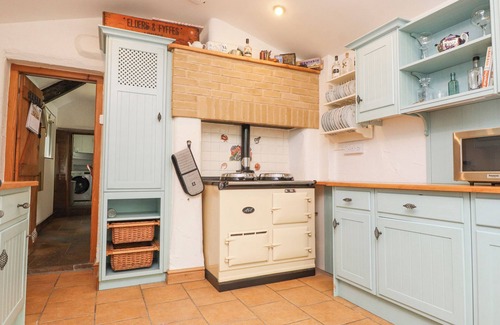 Garn Fadryn Cottage | TY'N PWLL FARM, pet friendly, character holiday cottage in Nefyn