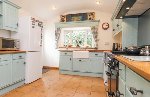Garn Fadryn Cottage | TY'N PWLL FARM, pet friendly, character holiday cottage in Nefyn