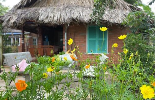 Ben Cau Ski Chalet | Ty Phu Miet Vuon Homestay - Entire Bungalow