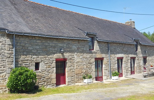 Quistinic House | Ty Prawine, in a quiet, welcoming farmhouse