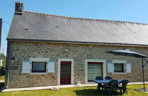 Quistinic House | Ty Prawine, in a quiet, welcoming farmhouse