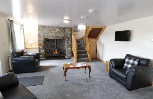 Rhoshirwaun House | Ty Rhos, Farm Stay, sleeps 4, Rhoshirwaun 2 miles from Aberdaron