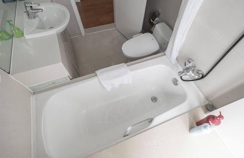 Xujiahui Bed & Breakfast | Tyms Elegant 2BR 1BA Haven Yongxin