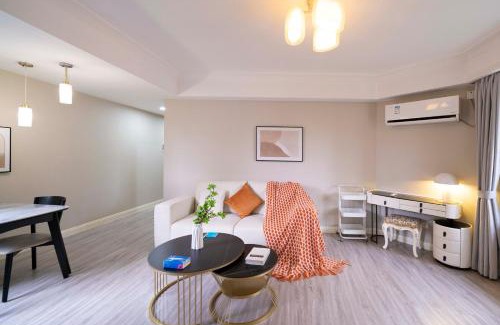 Gubei Apartment | Tyms Modern 1BR APT Gubei International Garden