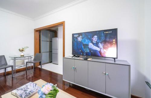 Gubei Apartment | Tyms Modern 1BR APT Gubei Carnival Court