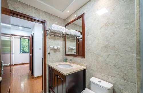 Changning Apartment | Tyms Modern 2BR APT Lujiazui Renheng Riverside