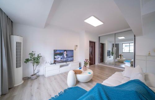 Gubei Apartment | Tyms Parisian 2BR APT Paris Classic