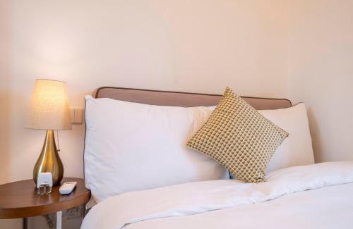 Xujiahui Apartment | Tyms Xujiahui Premium 2BR APT Metro