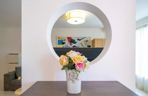 Xujiahui Apartment | Tyms Xujiahui Stylish 1BR APT