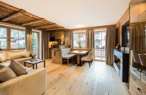 Holzgau Apartment | Type 5 - 2 bedrooms 1 bunk bed & 1 double bed, 4-6 pax - Pepi's Suites