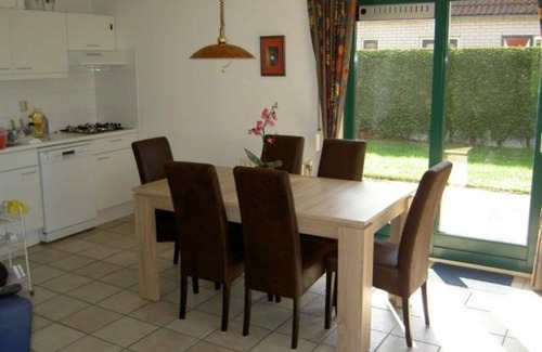 Breskens House | Type Zeemeeuw located at the Schoneveld holiday park is a tough holiday home with great comfort (87 m2). Around the House there is a garden with driveway for the car.