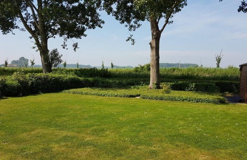 Breskens House | Type Zeemeeuw located at the Schoneveld holiday park is a tough holiday home with great comfort (87 m2). Around the House there is a garden with driveway for the car.