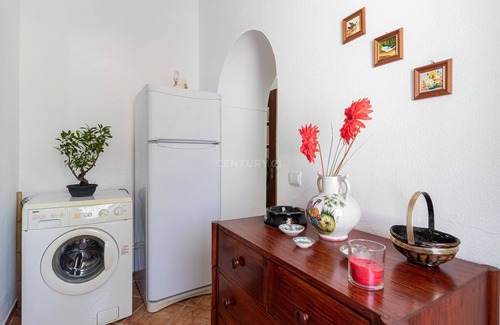 Sao Bartolomeu de Messines House | Typical house between sea and mountains