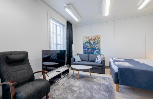 Varkaus Apartment | Tyylikäs City studio, Terassi ja ilmainen parkki Vanha Postitalo