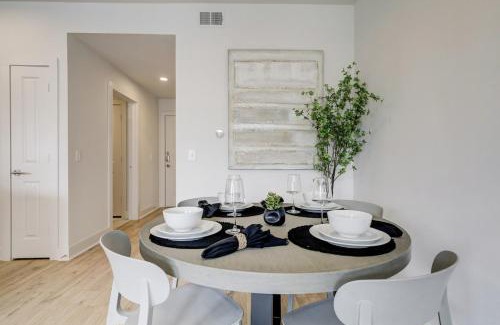 Montrose Apartment | UBP - Resort meets Apt in vibey Montrose Houston