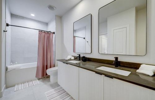 Montrose Apartment | UBP - Resort meets Apt in vibey Montrose Houston
