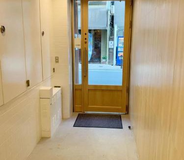 Yushima Apartment | Ueno上野!Akihabara秋葉原!Asakusa 浅草!3min walk to station!交通便利地点繁华!附近美食!商场百货遍地! 干湿分离! 智能马桶! 高速无限制网路! 高级公寓403