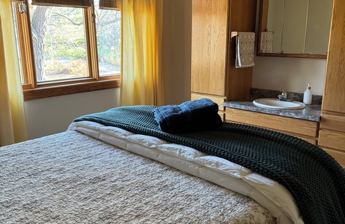 Fergus Falls Cabin | Ugly Duckling Lodge - Swan Lake Retreat