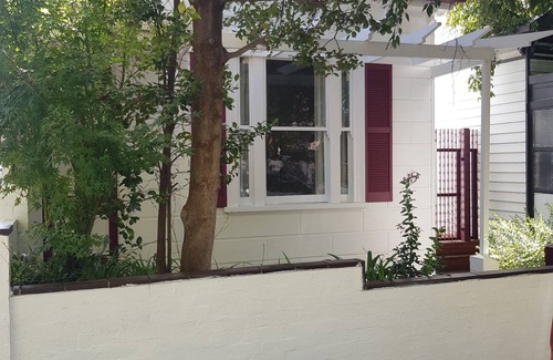 Toorak House | Ultimate location , parking and public transport, shopping and restaurants