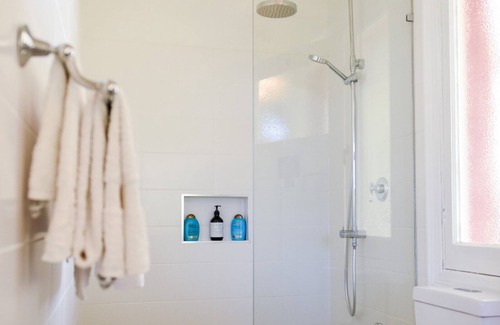 Bremer Bed & Breakfast | Ultimate Wine Travellers Stopover in Heritage Home at Winery in Langhorne Creek