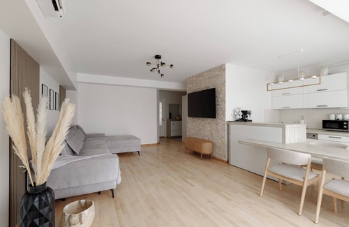 Chisinau Apartment | Ultra Central 3 BR Apartment with a view of the Cathedral Park & Triumphal Arch