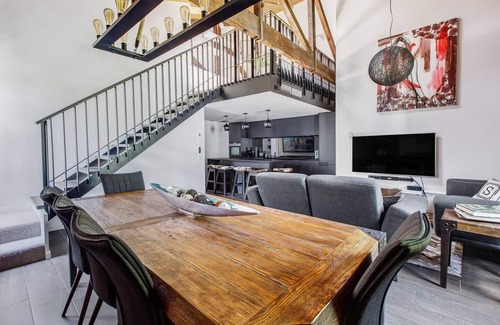 Southbank Apartment | Ultra chic Top Floor New York Style Loft Apartment