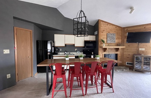 Seven Springs Condo | Ultra-hip, Family-Friendly, Modern Space- SKI IN SKI OUT!