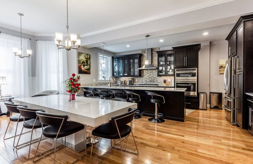 Longwood Apartment | UltraLuxe Apt in Boston Brownstone in Prime Area