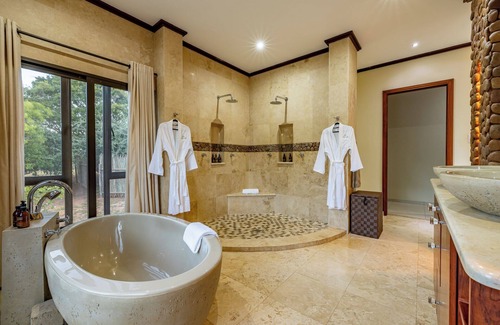 Hluhluwe Cabin | Umfomothi Lodge