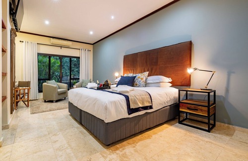 Hluhluwe Cabin | Umfomothi Lodge