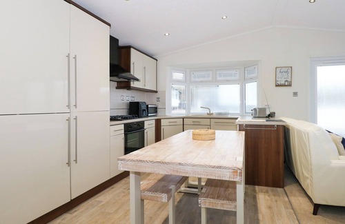 Mynytho Cottage | UN DIWRNOD (ONE DAY) THE WARREN T22, pet friendly in Abersoch